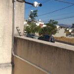 Câmera vhl 1220B Intelbras em suporte