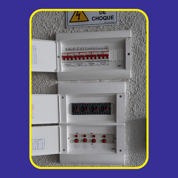 Quadro de disjuntores e comando elétrico