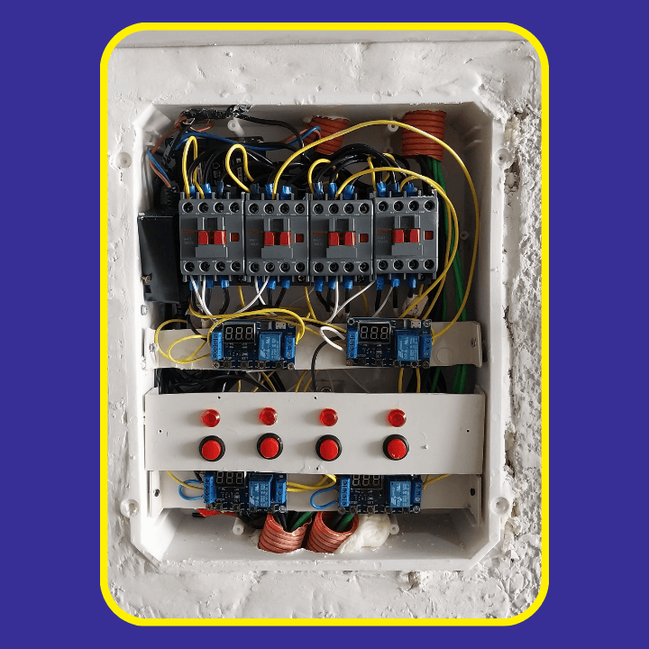 Quadro de comando com contatores e times sem tampa