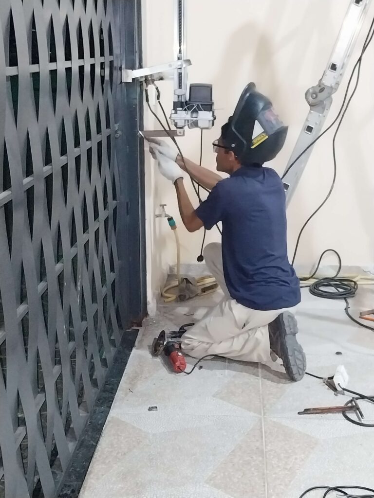 Instalação de automatizador basculante-solda do suporte1
